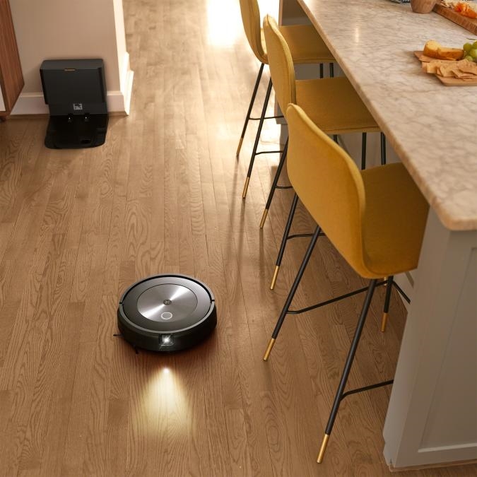 iRobot's poop-detecting Roomba j7+ robot vacuum is $200 off right now | DeviceDaily.com