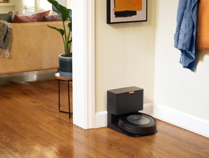 iRobot's poop-detecting Roomba j7+ robot vacuum is $200 off right now | DeviceDaily.com