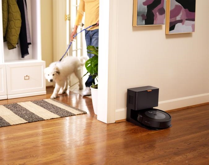 iRobot's poop-detecting Roomba j7+ robot vacuum is $200 off right now | DeviceDaily.com