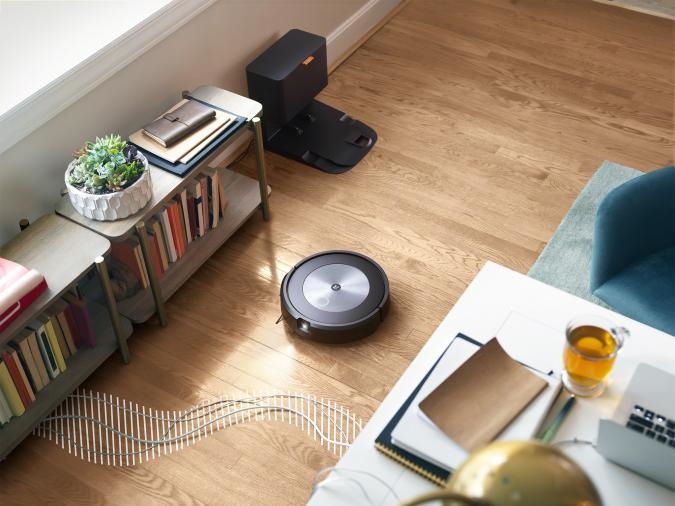 iRobot's poop-detecting Roomba j7+ robot vacuum is $200 off right now | DeviceDaily.com