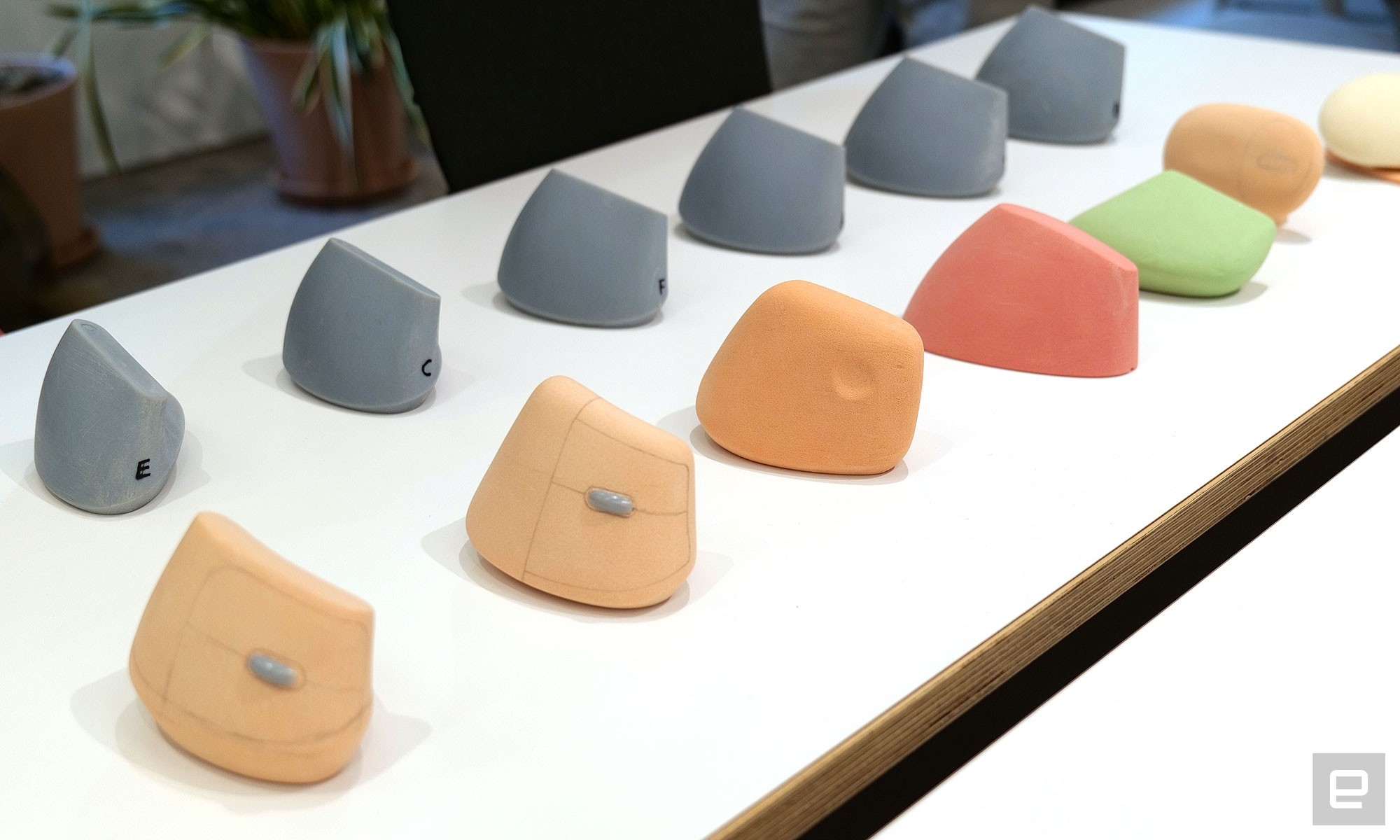 Logitech Lift hands-on: A vertical mouse for the rest of us | DeviceDaily.com