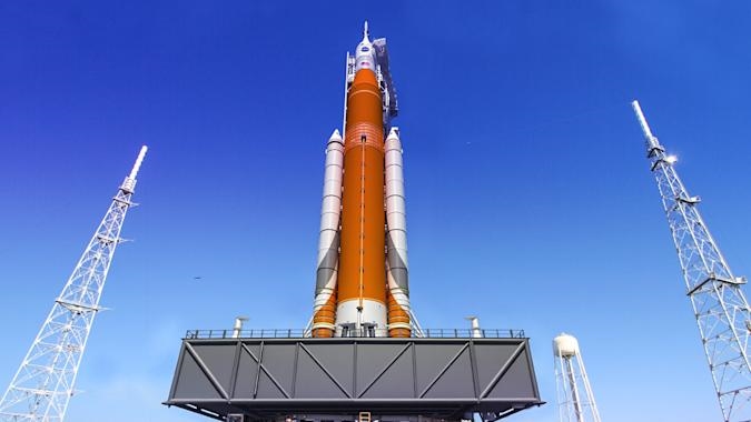 NASA rolls back SLS Moon rocket for repairs after multiple failed fueling tests | DeviceDaily.com