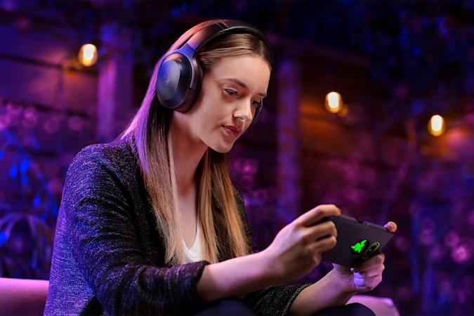 Razer's new Barracuda headsets work with any phone or PC | DeviceDaily.com