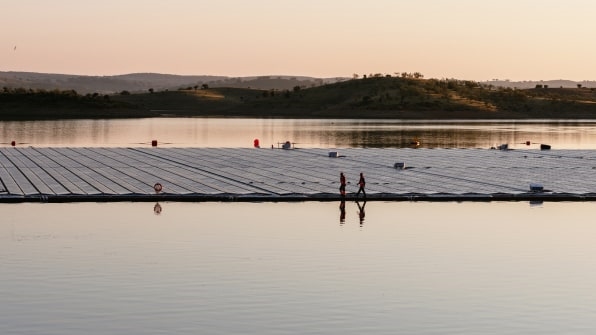 Floating solar farms could be worth $10 billion by 2030, but they have a dirty secret | DeviceDaily.com