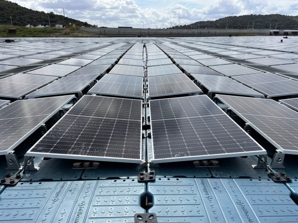 Floating solar farms could be worth $10 billion by 2030, but they have a dirty secret | DeviceDaily.com