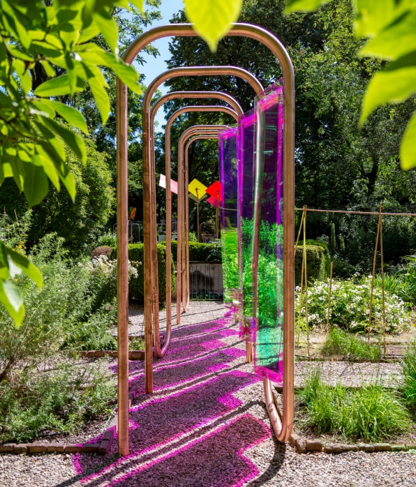 This stunning garden uses playground equipment and copper tubes to water itself | DeviceDaily.com