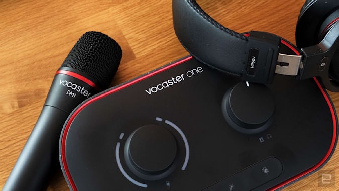 Focusrite Vocaster hands-on: Streamlined audio interfaces built for podcasters | DeviceDaily.com