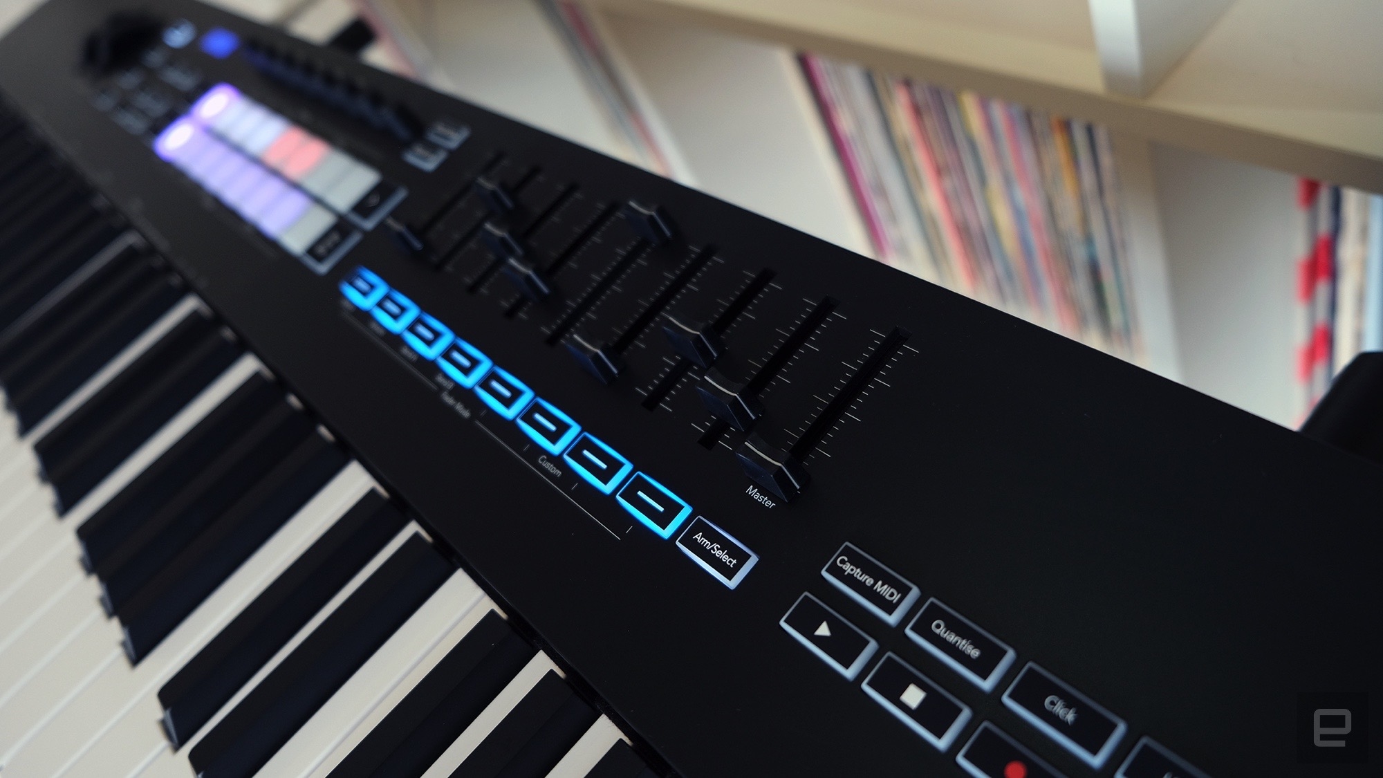 Launchkey 88 brings a luxurious keybed to a budget MIDI controller | DeviceDaily.com
