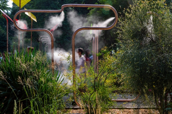 This stunning garden uses playground equipment and copper tubes to water itself | DeviceDaily.com