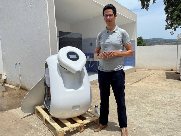 This machine looks like a robot from ‘Wall-E,’ but it can turn air into drinking water | DeviceDaily.com