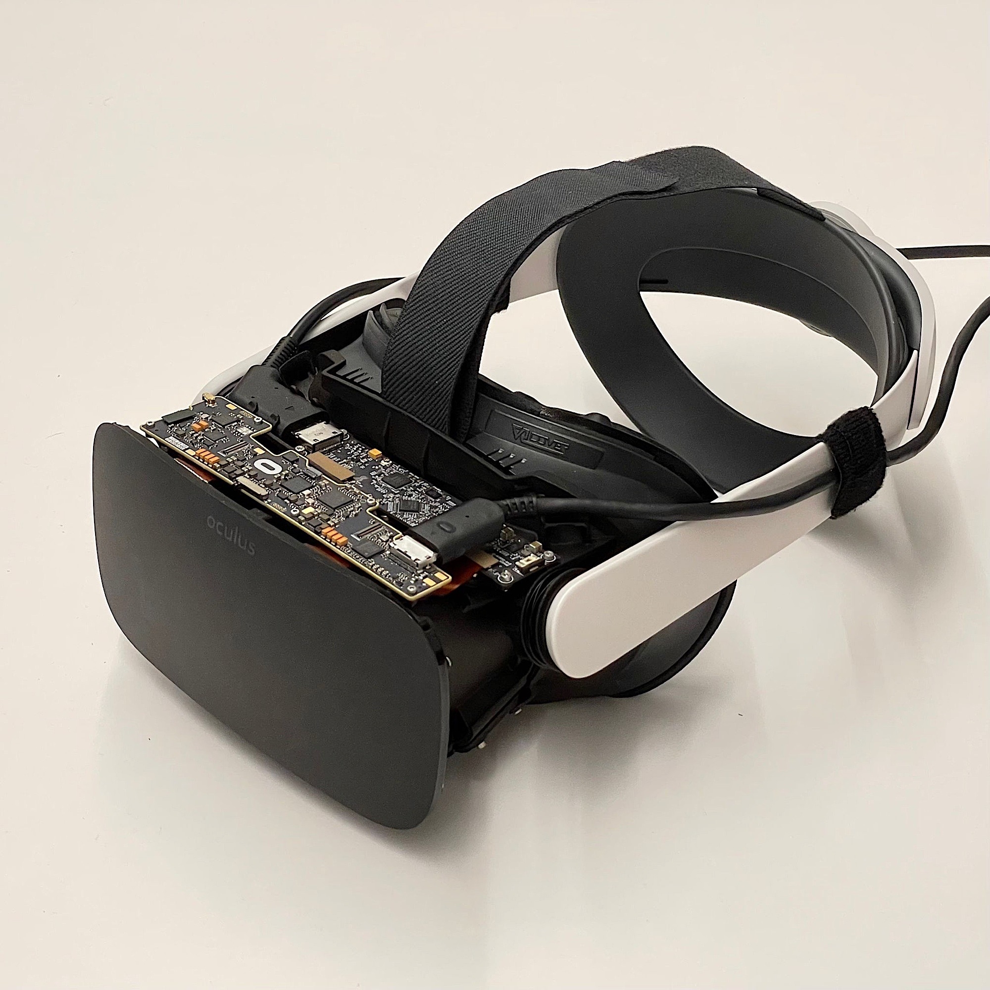 Meta's latest VR headset prototypes could help it pass the 'Visual Turing test' | DeviceDaily.com