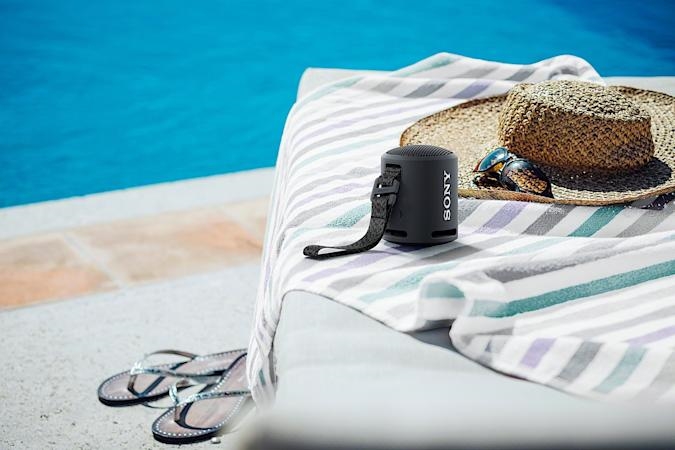 Sony's new portable speakers are waterproof and better with calls | DeviceDaily.com