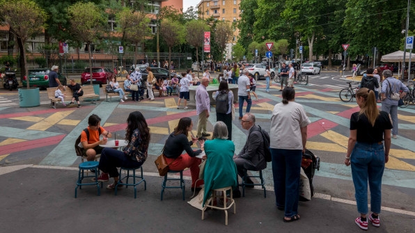 Milan turned 250,000 square feet of parking into public space | DeviceDaily.com
