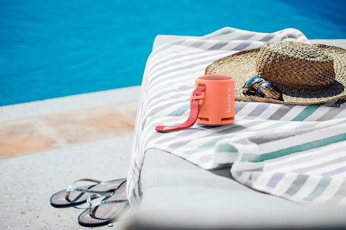 Sony's new portable speakers are waterproof and better with calls | DeviceDaily.com