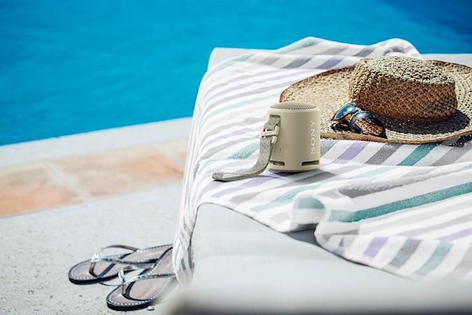 Sony's new portable speakers are waterproof and better with calls | DeviceDaily.com