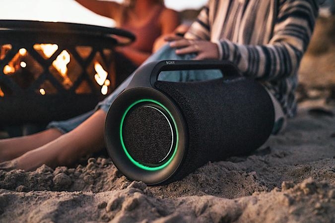 Sony's new portable speakers are waterproof and better with calls | DeviceDaily.com