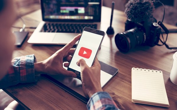 Judge Throws Out Content Creators' First Amendment Claims Against YouTube | DeviceDaily.com