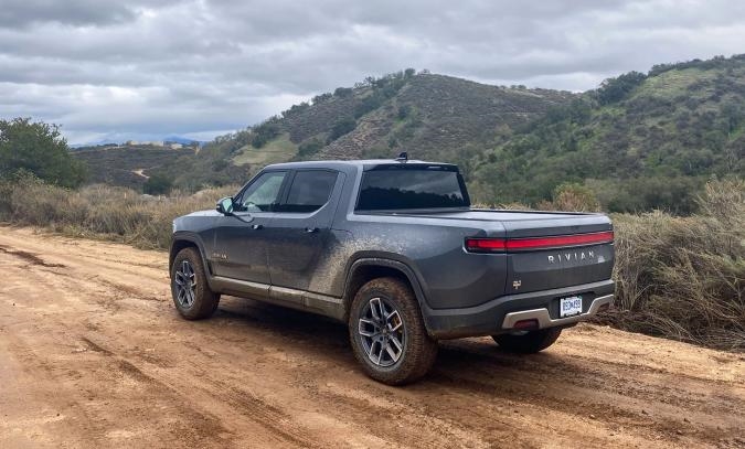 Rivian says it's still on track to produce 25,000 vehicles despite production woes | DeviceDaily.com