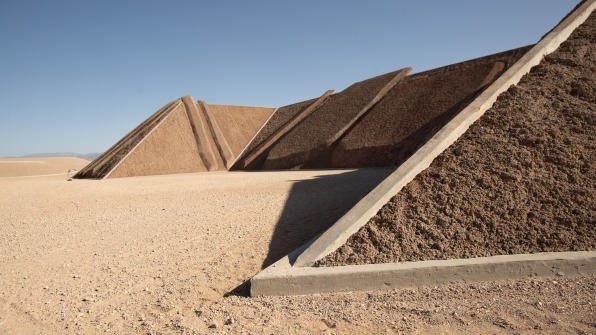 This $40 million, mile-long desert sculpture lets in only 6 visitors per day | DeviceDaily.com