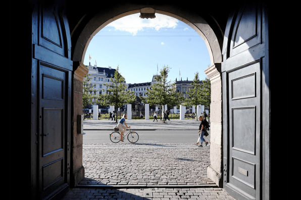 Why Copenhagen has just unveiled 50 pedestals without their statues | DeviceDaily.com