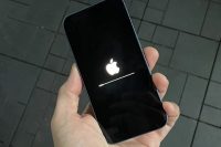Apple Warns Of Security Flaws In iPhones, iPads, Macs