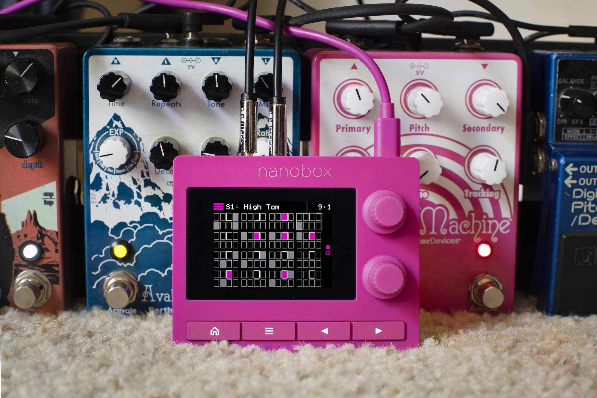 1010music’s Razzmatazz is a delightfully pink and pocketable drum machine | DeviceDaily.com