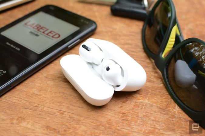 Apple's second-generation AirPods Pro are on sale ahead of launch day | DeviceDaily.com