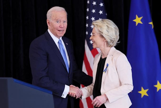 Biden signs executive order to protect personal data transfers between the US and EU | DeviceDaily.com