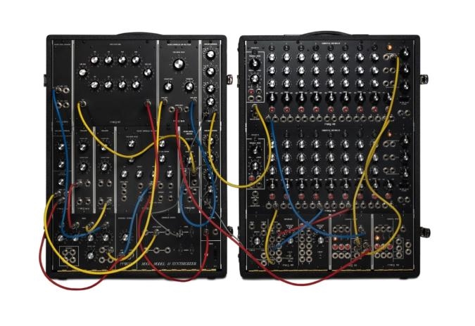 Moog once again revives the Model 10, its first compact modular synth | DeviceDaily.com