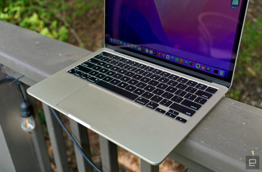 Apple's MacBook Air M2 is back on sale for $1,049 | DeviceDaily.com