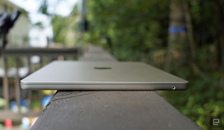 Apple's MacBook Air M2 is back on sale for $1,049 | DeviceDaily.com