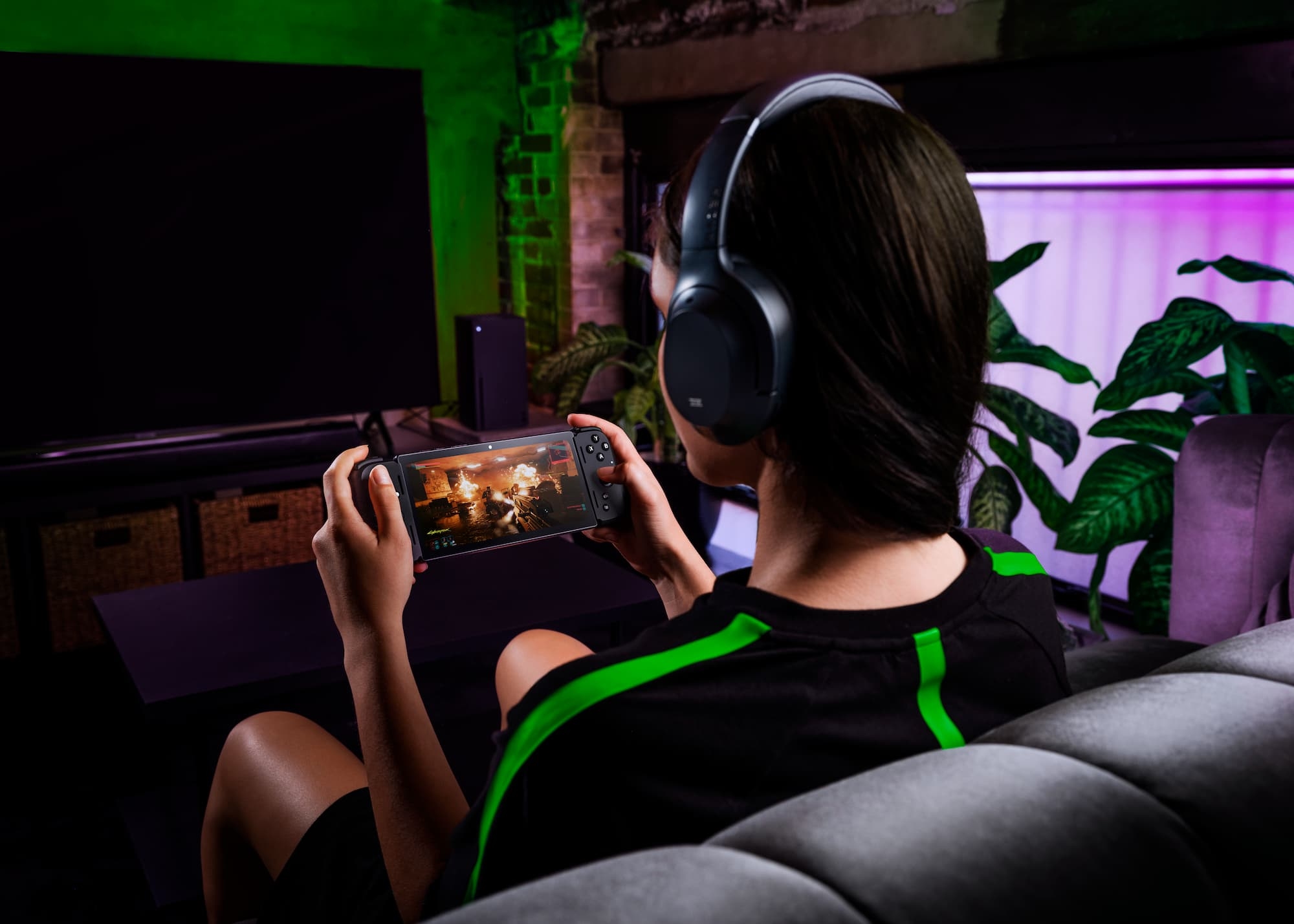 Razer’s cloud gaming handheld starts at $400 for the WiFi-only model | DeviceDaily.com