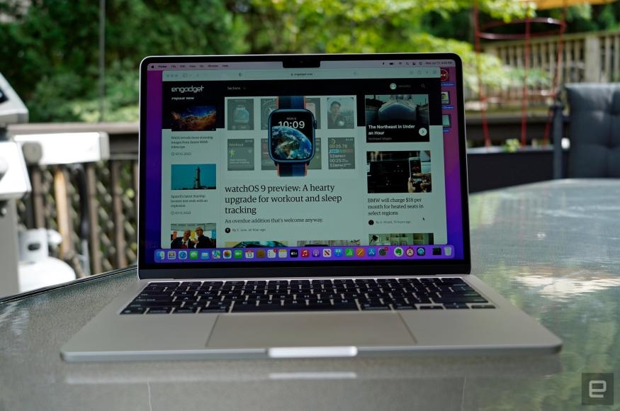Apple's MacBook Air M2 is back on sale for $1,049 | DeviceDaily.com
