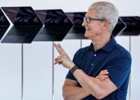 Apple’s mixed reality headset reportedly uses iris scanning for payments and sign-ins