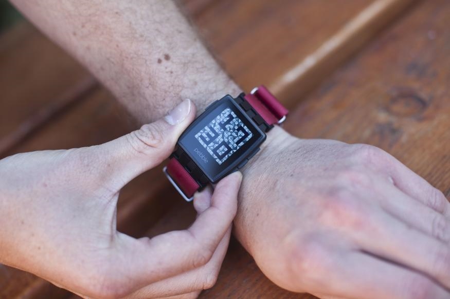 Decade-old Pebble smartwatches gain Pixel 7 support in 'one last update' | DeviceDaily.com