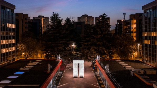 This plastic Stonehenge is a monument of our times | DeviceDaily.com