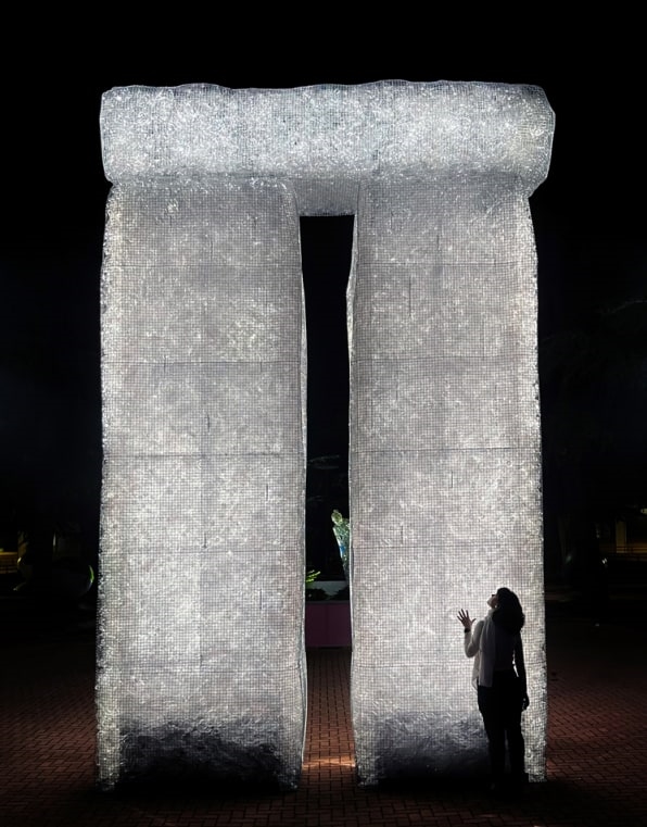 This plastic Stonehenge is a monument of our times | DeviceDaily.com