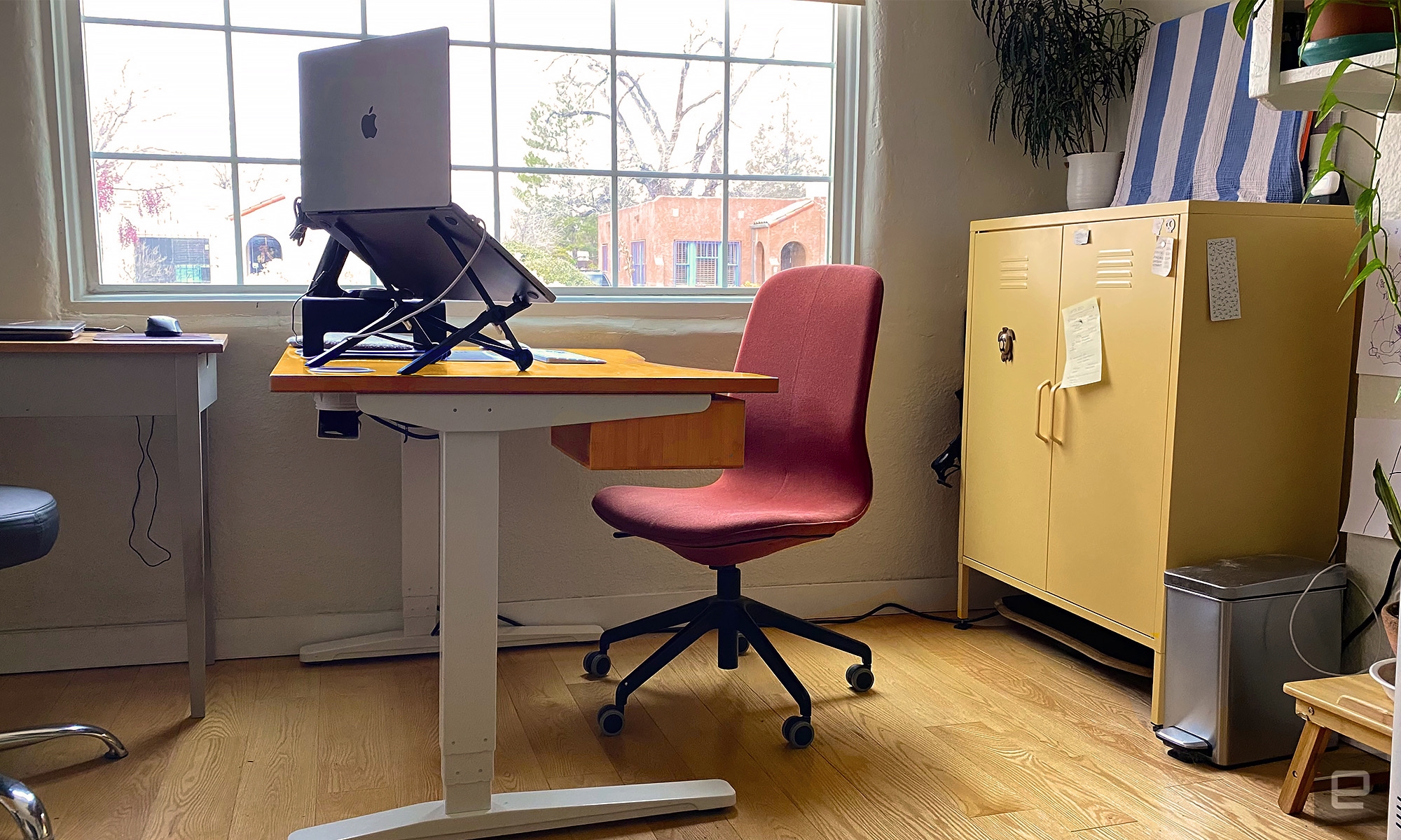 What we bought: The standing desk I chose after researching the hell out of the competition | DeviceDaily.com