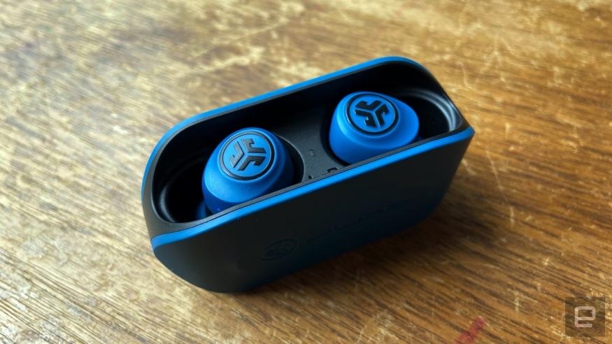 JLab's smallest earbuds yet still cover the basics for $39 | DeviceDaily.com