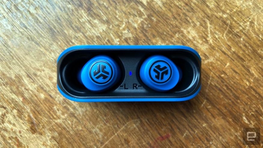 JLab's smallest earbuds yet still cover the basics for $39 | DeviceDaily.com