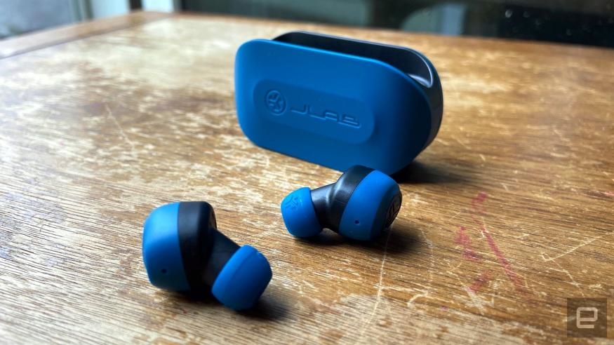 JLab's smallest earbuds yet still cover the basics for $39 | DeviceDaily.com