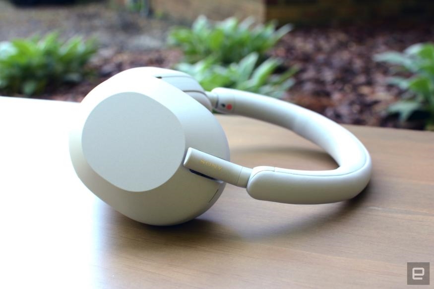 Sony's WH-1000XM5 ANC headphones fall to a new all-time low of $279 | DeviceDaily.com