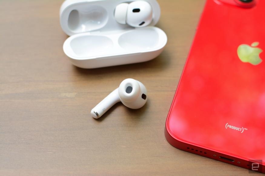 Apple's AirPods Pro fall to $200, plus the rest of the week's best tech deals | DeviceDaily.com