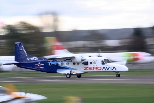 This 19-seater plane is the first ever to run on a hydrogen-electric engine | DeviceDaily.com