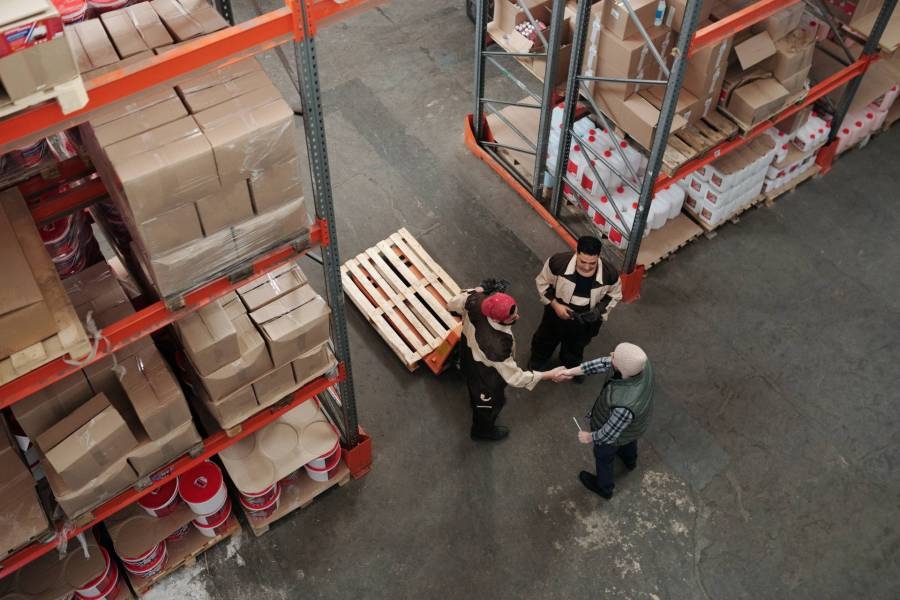 How AI Efficiently Responds to Rapid Changes in Warehouse Workload | DeviceDaily.com