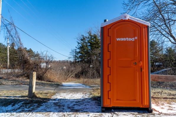 No one likes using a port-a-potty, but at least this one makes fertilizer | DeviceDaily.com