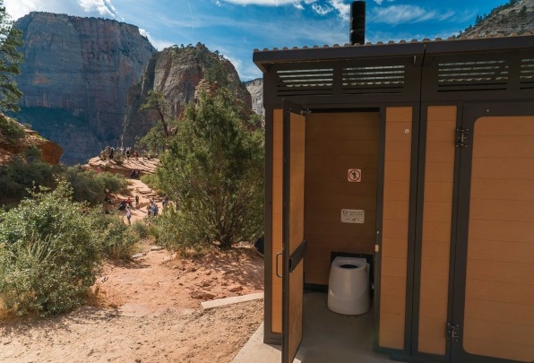 No one likes using a port-a-potty, but at least this one makes fertilizer | DeviceDaily.com