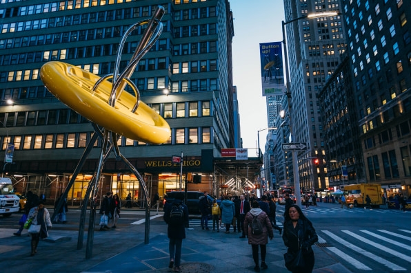 A clever redesign saved NYC’s iconic Button and Needle sculpture from collapse | DeviceDaily.com