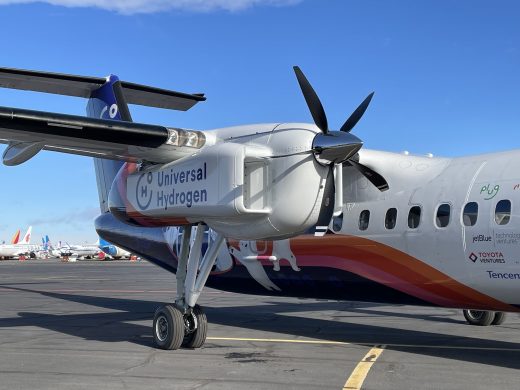A Dash-8 commuter plane flew for 15 minutes with a hydrogen fuel-cell engine