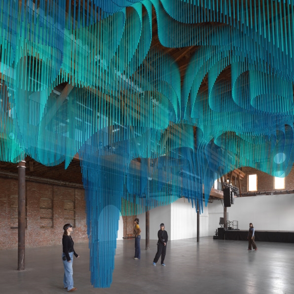 This mixed reality installation at Brooklyn’s Pioneer Works shows off the beauty of Magic Leap’s headsets | DeviceDaily.com